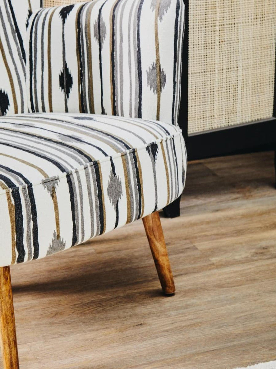 Cefena Black and White Chair With Flared Arms